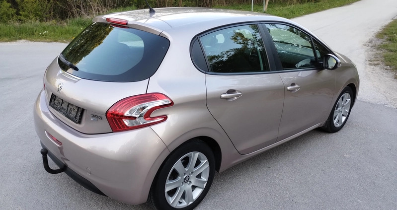 Peugeot 208 cena 18900 przebieg: 218000, rok produkcji 2013 z Chmielnik małe 529